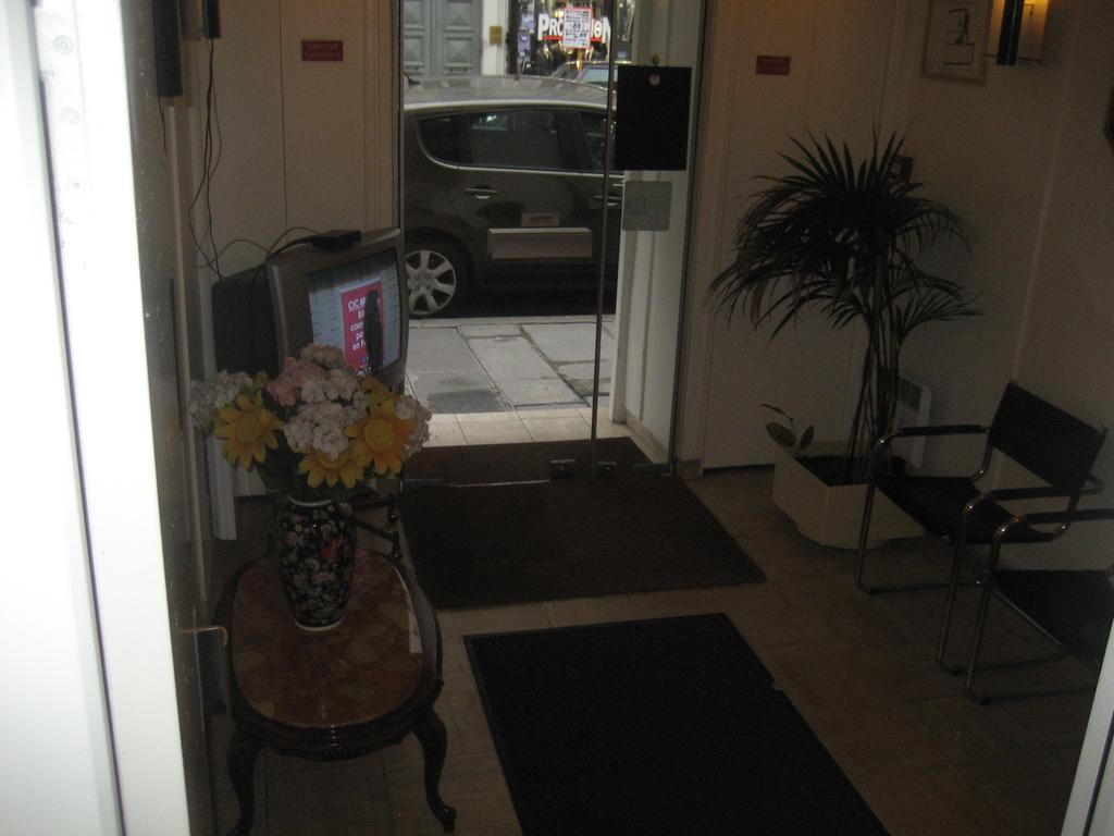 Hotel Meteore Paris Exterior photo