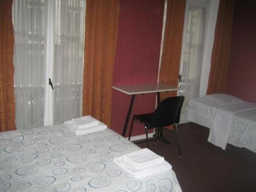 Hotel Meteore Paris Exterior photo